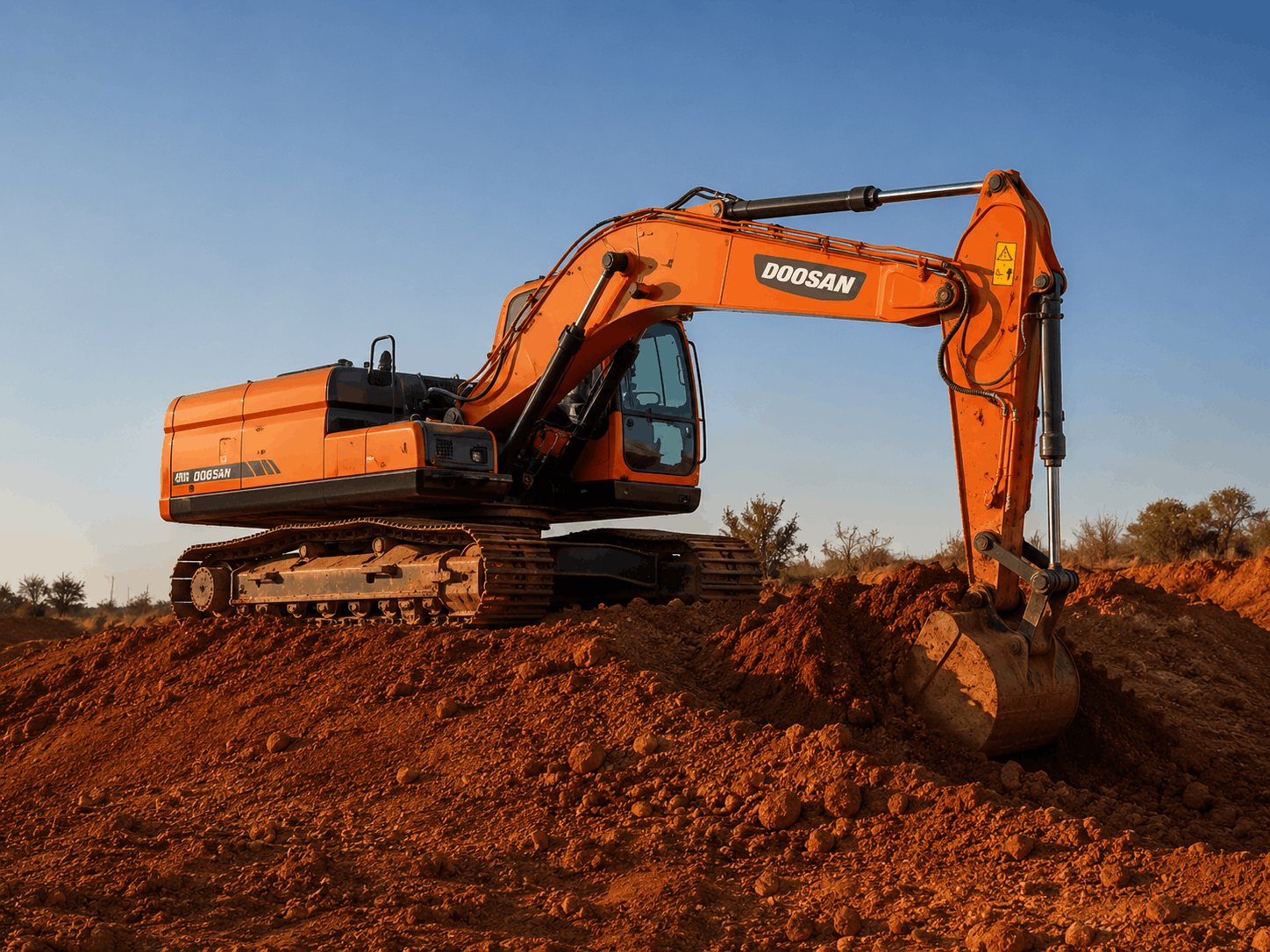 Máquina pesada operando em obra de terraplenagem